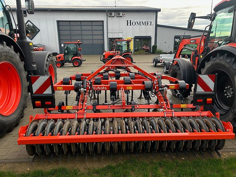 Kubota CU1300 Leichtgrubber 3,0m Actipackwalze