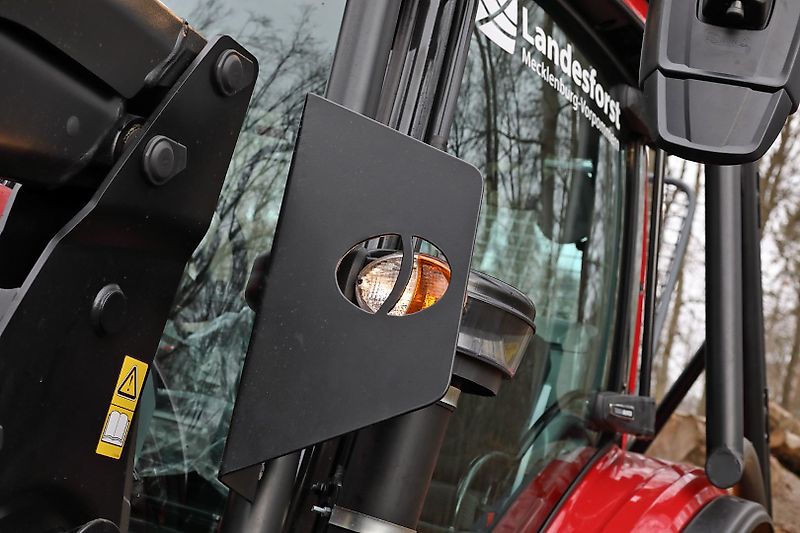 Valtra Forsttraktor Forstumbau Kabinenschutz