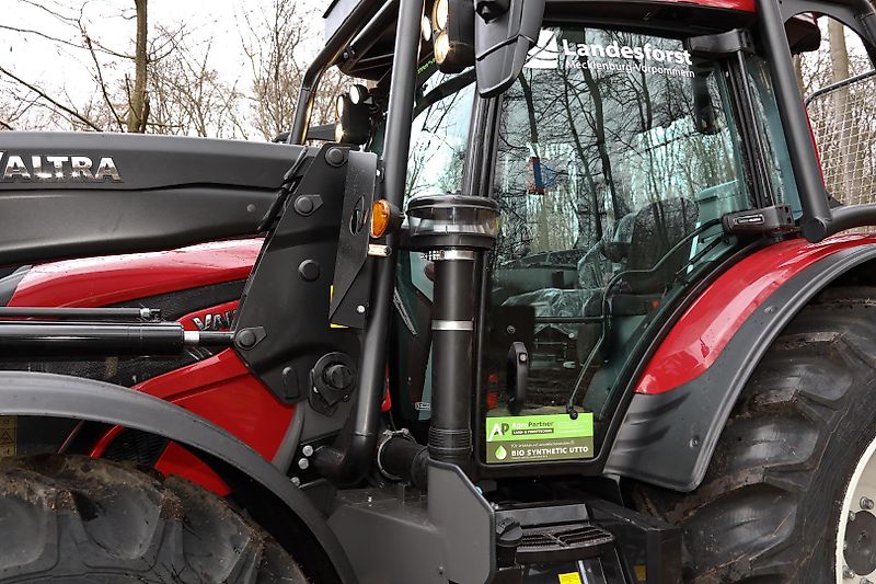 Valtra Forsttraktor Forstumbau Kabinenschutz