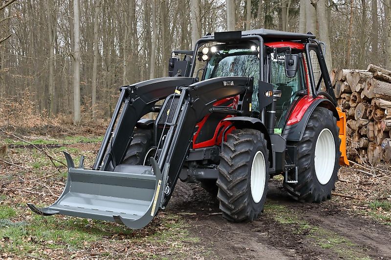 Valtra Forsttraktor Forstumbau Kabinenschutz