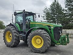 John Deere 8530