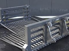 Hofstede Tegelriek verhoogde zijtanden stenenriek puinriek tegel stenen puin riek  met model Euro / Giant of Weidemann aankoppeling