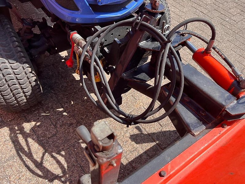 Iseki Iseki TM 3215 AHLK Kommunaltraktor Schlepper Winterdienst Traktor