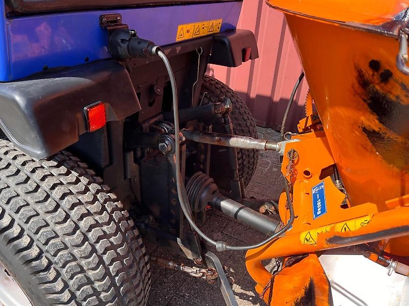 Iseki Iseki TM 3215 AHLK Kommunaltraktor Schlepper Winterdienst Traktor