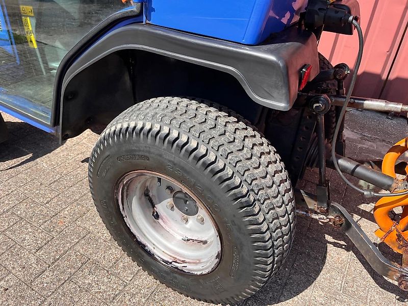 Iseki Iseki TM 3215 AHLK Kommunaltraktor Schlepper Winterdienst Traktor