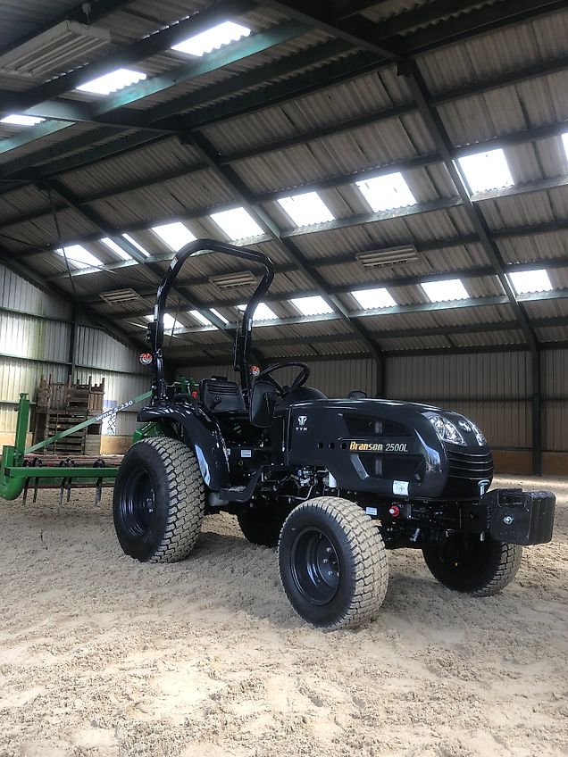 TYM TYM Branson 2500L - Black Edition