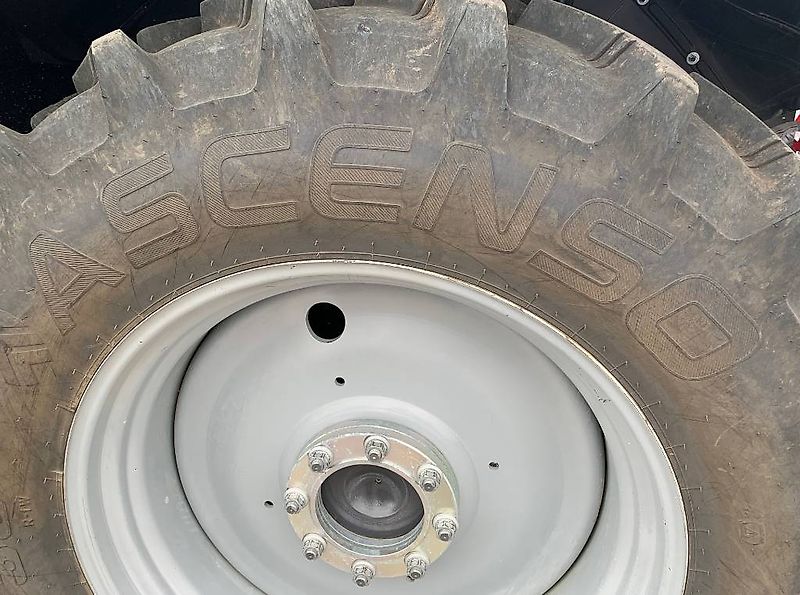 Massey Ferguson 14.9R28 & 18.4R38