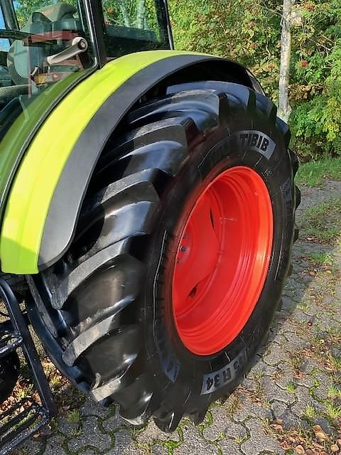 Claas Axos 330 CX