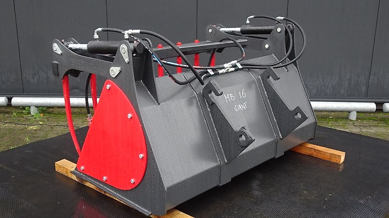 Hofstede Mestbak uitmestbak mest silage uitmest bak grijper vork klem model Giant of Weidemann aankoppeling