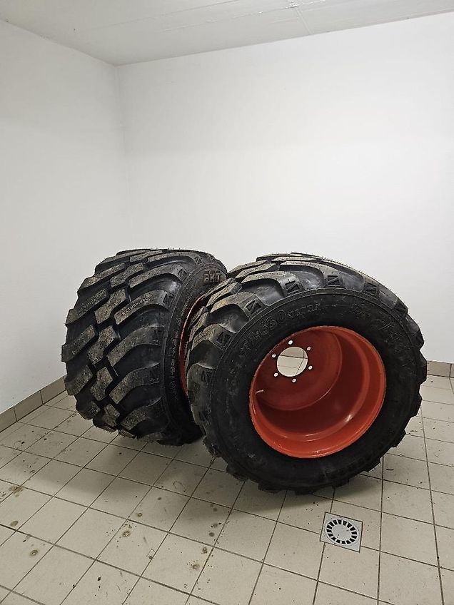 BKT 2 x Räder für Anhänger, 560/45 R 22.5 , FL630