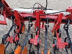 Einböck Kongskilde 6 Reihiges Hackgerät Kein Hatzenbichler 6 Reihige Hacke Hydraulische Klappung 450cm Rahmenbreite 24cm bis 75cm Reihenabstand mit vgefederten Gänsefußscharen gezackte Kulturschutzscheiben