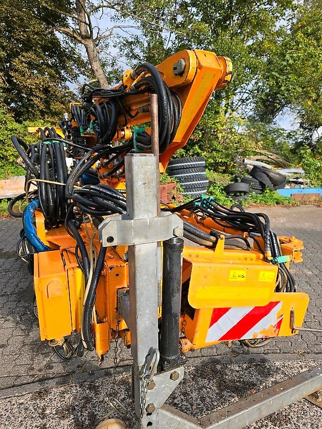 mulag MFK 600 Mähausleger mit Randstreifenmäher MRF 350 Böschungsmäher Böschungsmulcher Hangmäher MKM 700 FME 600 500