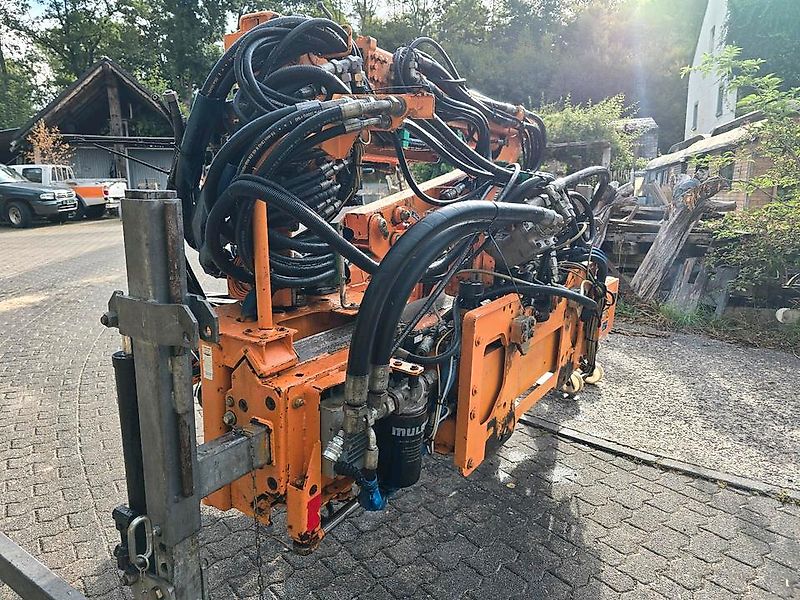 mulag MFK 600 Mähausleger mit Randstreifenmäher MRF 350 Böschungsmäher Böschungsmulcher Hangmäher MKM 700 FME 600 500