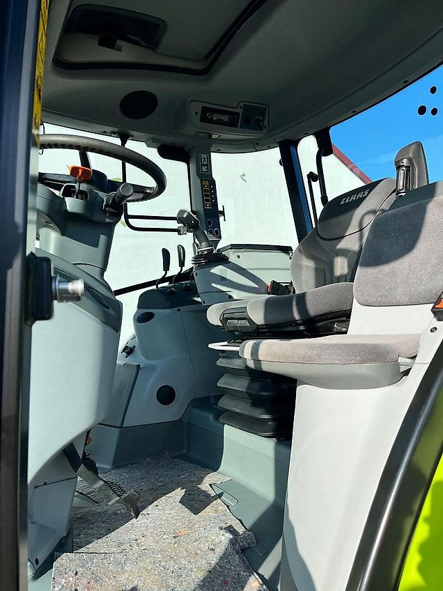 Claas Arion 420 CIS mit Frontzapfwelle und Frontkraftheber, neuwertiger Zustand, erst 620 Betriebsstunden