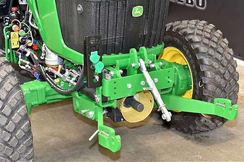 John Deere 4052R TRAKTOR