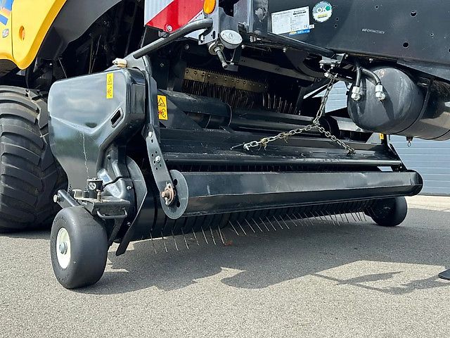 New Holland Bigbaler 1270 plus cropcutter