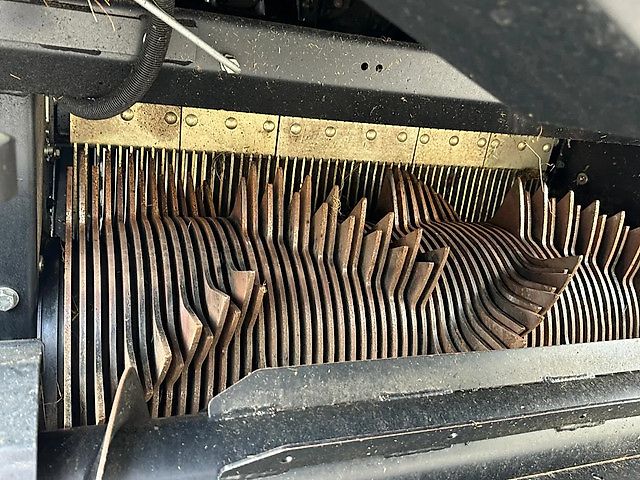 New Holland Bigbaler 1270 plus cropcutter