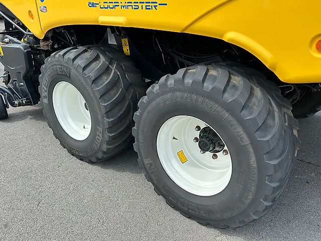 New Holland Bigbaler 1270 plus cropcutter