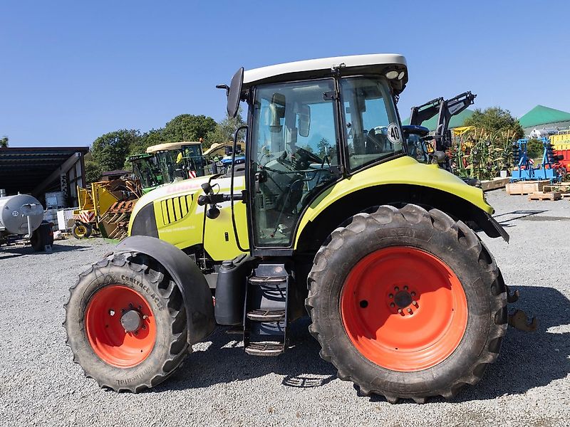 Claas Arion 520