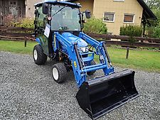 New Holland BOOMER 25/HST Compakt mit Kabine und Frontlader