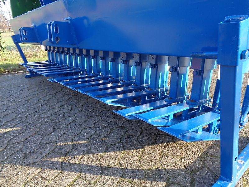 Köckerling Köckerling Herbamat 300 cm Arbeitsbreite mit 8,3 cm Reihenabstand kein Vredo Einböck Güttler Eurogreen Joskin Hatzenbichler Nachsaatgerät Grünlandschlitzdrille Durchsaatgerät Direktsaatgerät mit 18 Saatelementen bis zu 20 cm Bodenanpassung je Aggregat