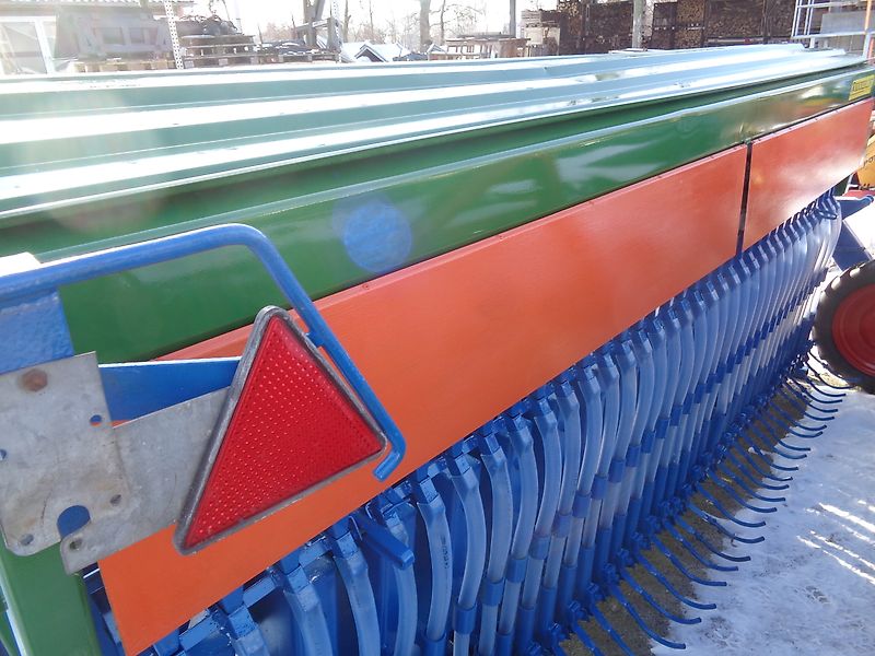 Köckerling Köckerling Herbamat 300 cm Arbeitsbreite mit 8,3 cm Reihenabstand kein Vredo Einböck Güttler Eurogreen Joskin Hatzenbichler Nachsaatgerät Grünlandschlitzdrille Durchsaatgerät Direktsaatgerät mit 18 Saatelementen bis zu 20 cm Bodenanpassung je Aggregat