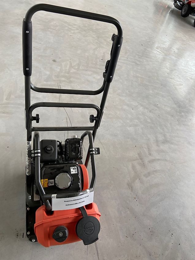 Husqvarna LF 75 LAT Rüttelplatte mit 420 mm Plat