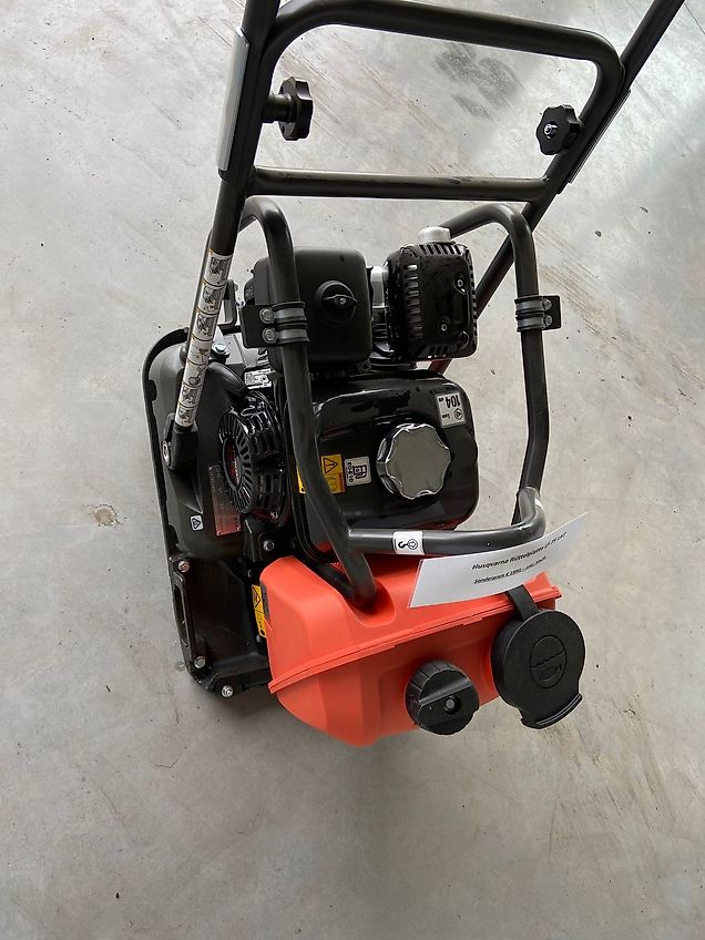 Husqvarna LF 75 LAT Rüttelplatte mit 420 mm Plat