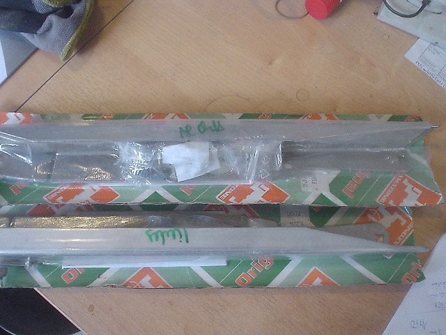 Amazone Streuschaufel OS 410 links und rechts