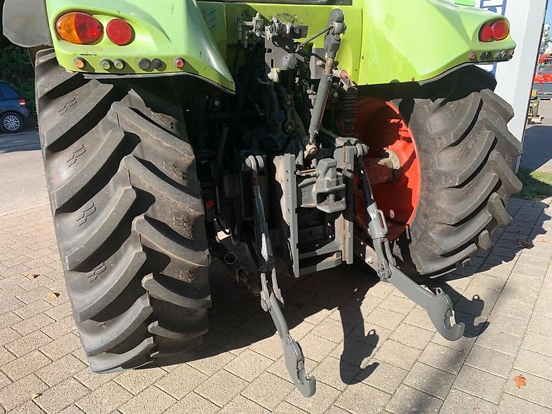 Claas Arion 520