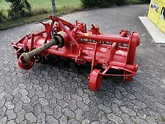 Krone Bodenfräse RE200 Fräsrotorbreite 220cm Innenmaß Pakerwalze 400mm 48Winkelmesser 100% Bodenfräse Rotorfräse Klingenrotor mit Andruckwalze 40cm Durchmesser 300mm Stützräder Stufenlos verstellbar über Schiene geschraubt zur optimalen Bearbeitung des Fr