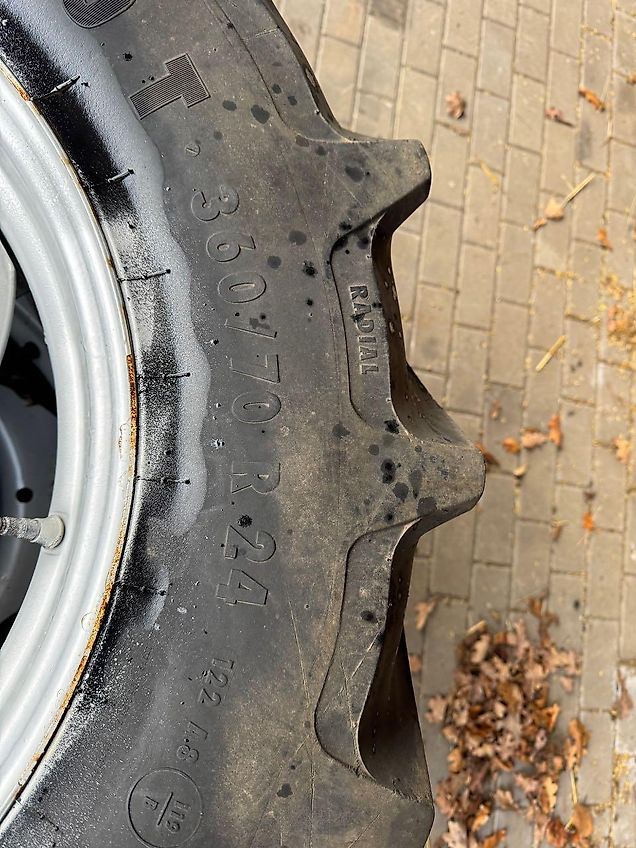 Continental 360/70R24 AC70 T