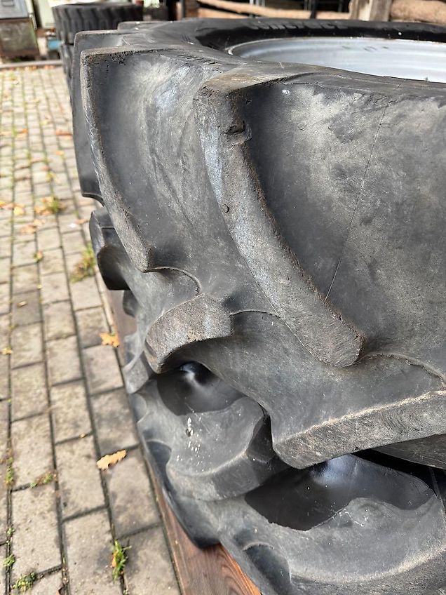 Continental 360/70R24 AC70 T