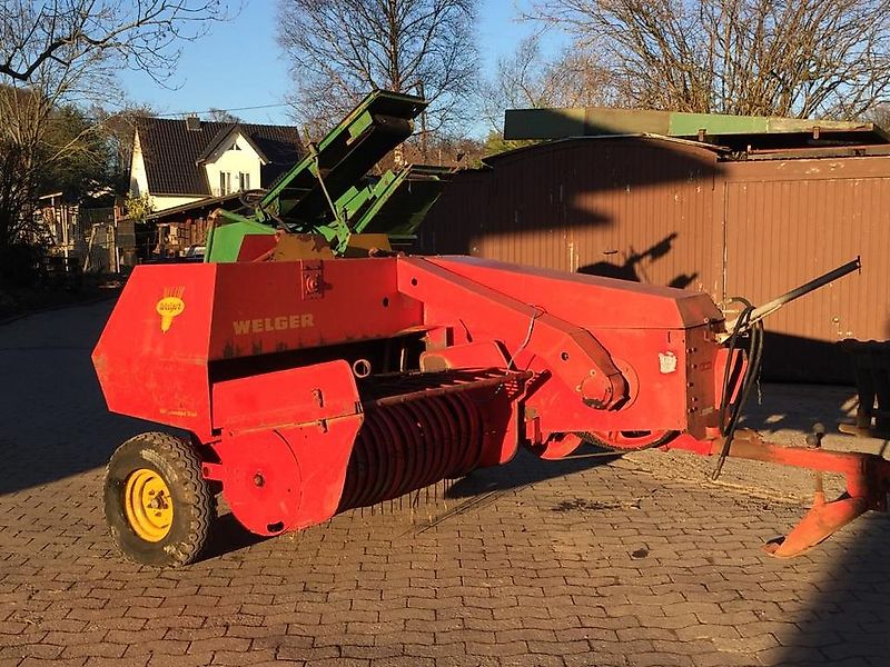 Welger AP 45 Hochdruckpresse mit Baas Ballenschleuder