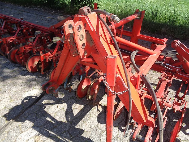 Rau 12 reihig Fronthacke hydraulischer Klapprahmen mit Gänsefußscharen & Hohlscheiben zur Kulturschonung