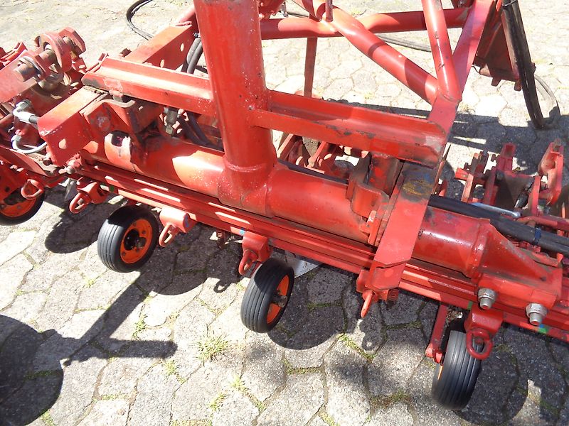 Rau 12 reihig Fronthacke hydraulischer Klapprahmen mit Gänsefußscharen & Hohlscheiben zur Kulturschonung