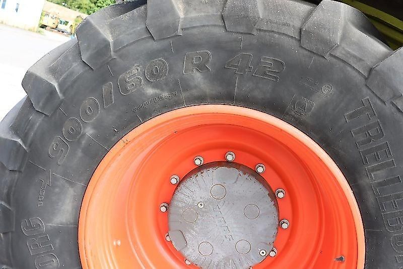 Claas XERION 4000 SADDLE TRAC+ZUNHAMMER