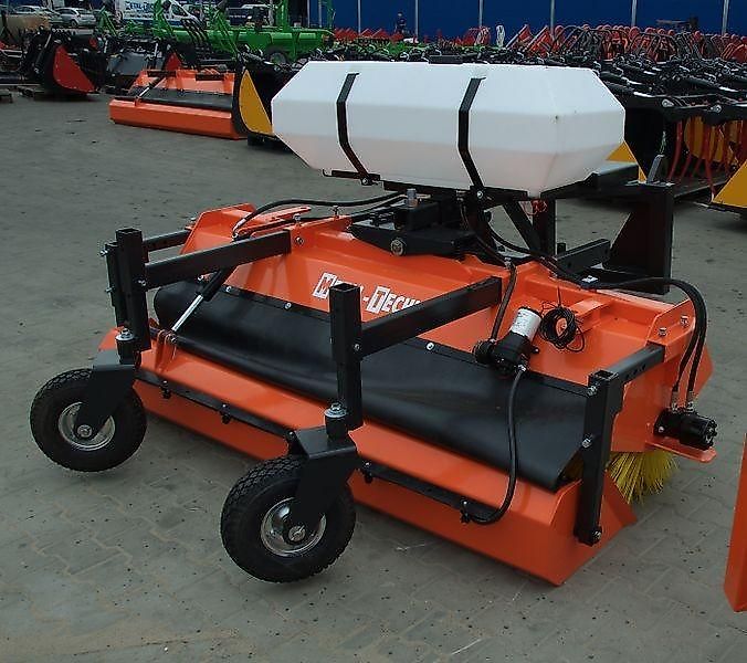 Metal-Technik Kehrmaschine / Sweeper / Balayeuse / Spazzolatrice / Подметательно-уборочная машина / Zamiatarka 2 m