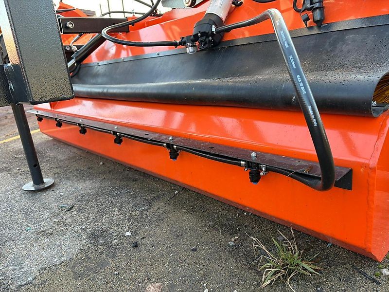 Metal-Technik Kehrmaschine / Sweeper / Balayeuse / Spazzolatrice / Подметательно-уборочная машина / Zamiatarka 2 m