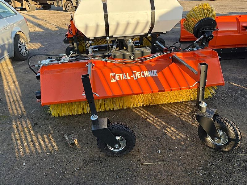 Metal-Technik Kehrmaschine / Sweeper / Balayeuse / Spazzolatrice / Подметательно-уборочная машина / Zamiatarka 2 m