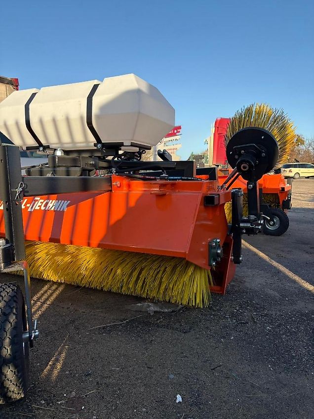 Metal-Technik Kehrmaschine / Sweeper / Balayeuse / Spazzolatrice / Подметательно-уборочная машина / Zamiatarka 2 m