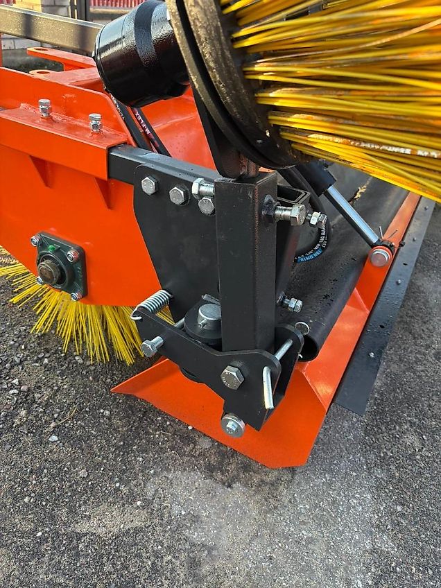 Metal-Technik Kehrmaschine / Sweeper / Balayeuse / Spazzolatrice / Подметательно-уборочная машина / Zamiatarka 2 m