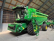 John Deere X9 1000