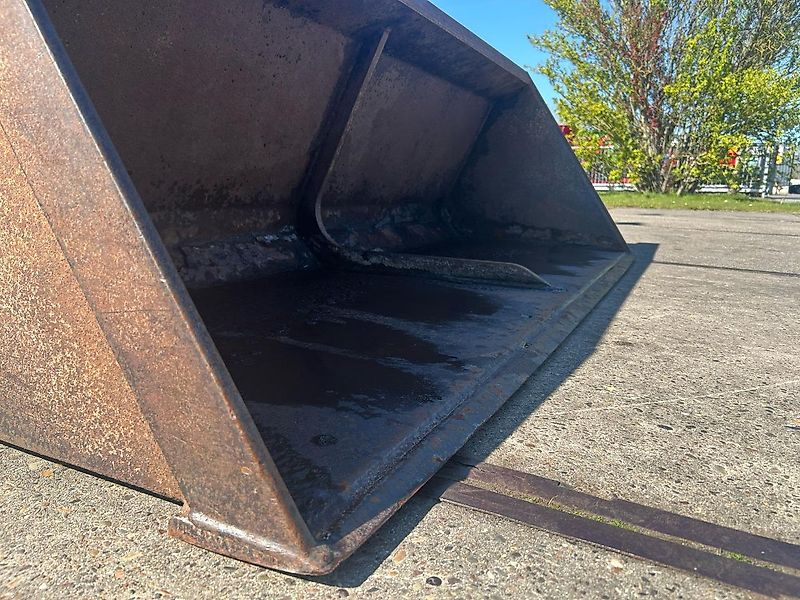 Wifo VCB 220 Voorladerbak euro aansluiting