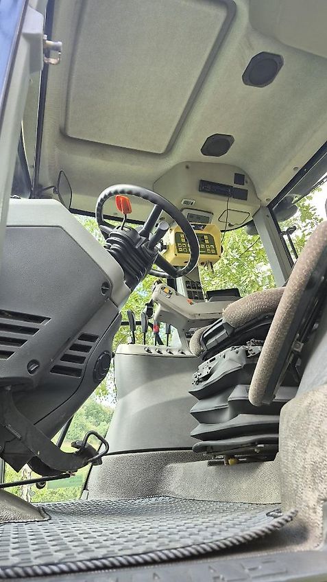 Claas Arion 620 CIS