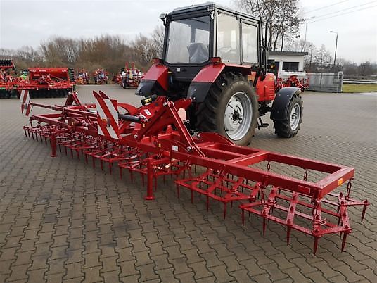 Lupus Ciężka 7-sekcjowa brona zębowa , hydraulicznie składana 7,0 m/ Schwere 7-teilige Zinkenegge, hydraulisch klappbar 7,0 m / 7-section tine harrow, hydraulically foldable 7,0 m /7-teiliger Schwer