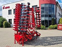 Lupus Wał daszkowy przedni hydraulicznie składany na przedni tuz ciągnika 6,,0 m/Vordere V-Ring-Walze hydraulisch an die Vorderradaufhängung des Traktors klappbar 6,0 m Front V-ring roller hydraulically folded onto the tractor's front suspension system 6.0 m