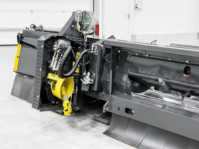 Capello Quasar R8 8 row (75 cm), foldable corn header for John Deere combines