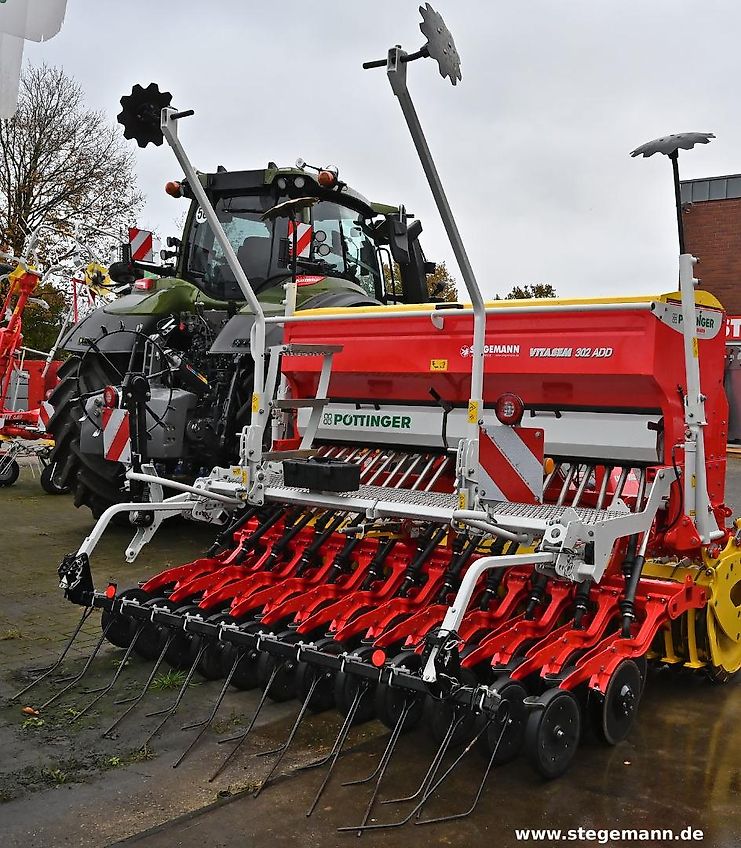 Pöttinger Lion 3002 Kreiselegge + Vitasem 302 ADD Sämaschine