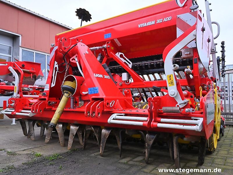 Pöttinger Lion 3002 Kreiselegge + Vitasem 302 ADD Sämaschine